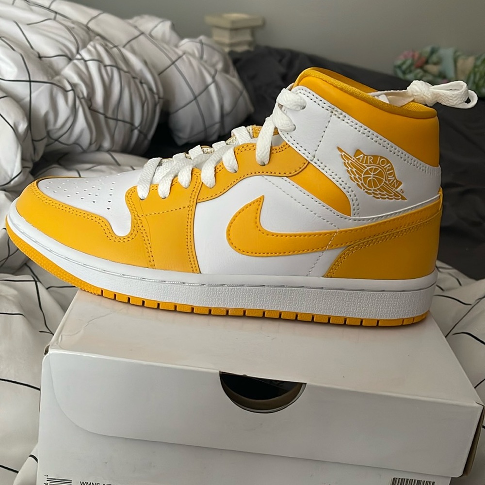 Women’s size 8 brand new Jordan yellow